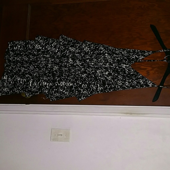 Lamlla Collection Dress - Picture 4 of 7